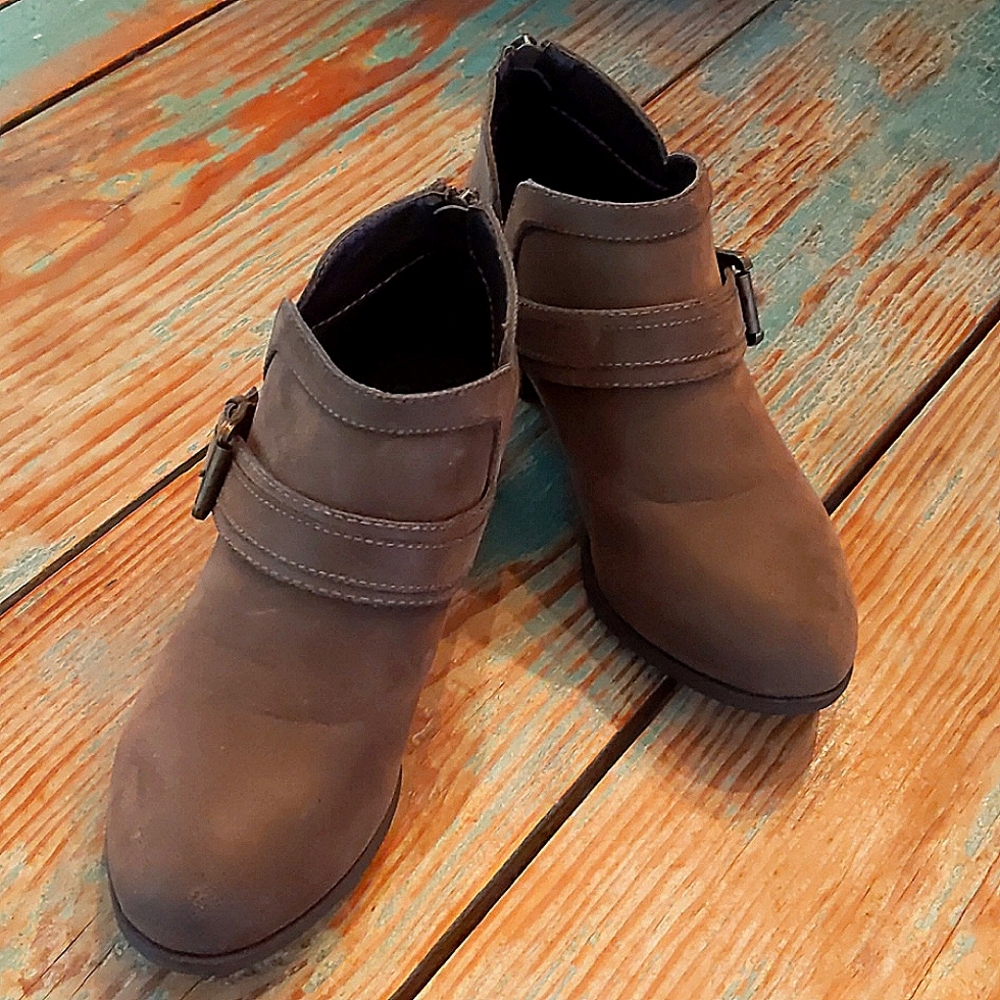 Pierre Dumas Zoey Casual Ankle Bootie 7.5 M
